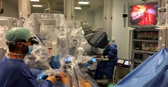 Reconstruction du sein sans implant par robot : une première réalisée par l’Institut Français du Sein